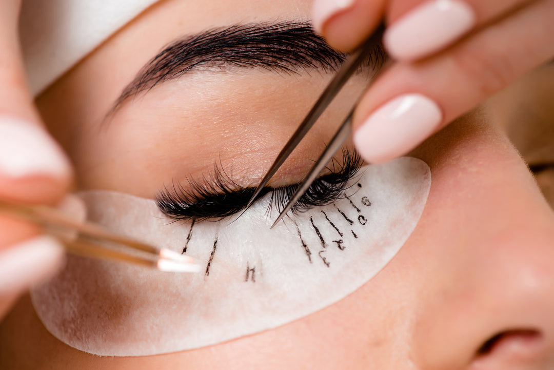 A Sparkling Glimpse into the World of Eyelash Extensions: A Beginner's Guide